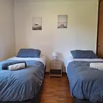 Amplio Depto En Barrio El Golf - Free Parking