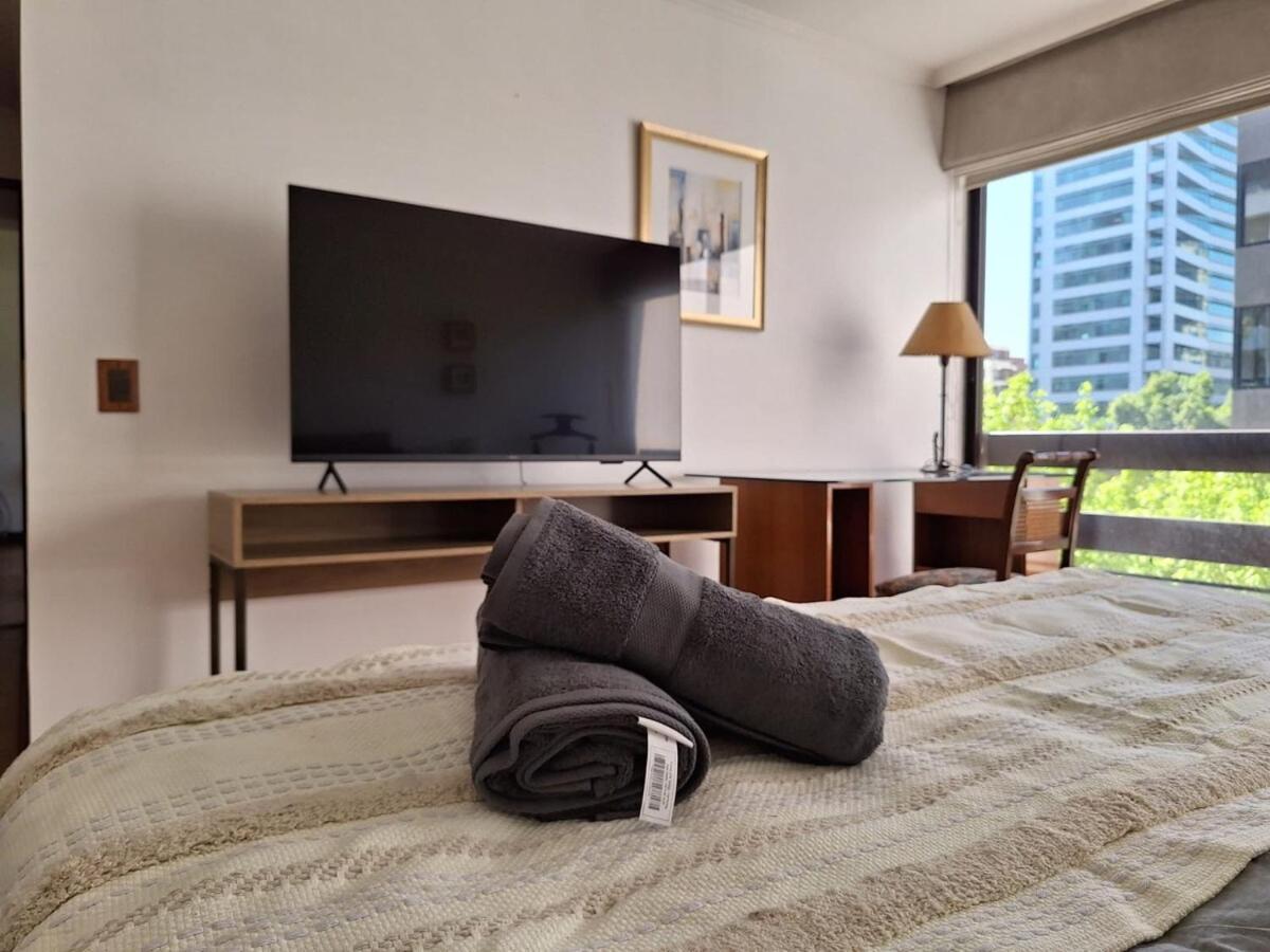 Apartamento Amplio Depto En Barrio El Golf - Free Parking Santiago