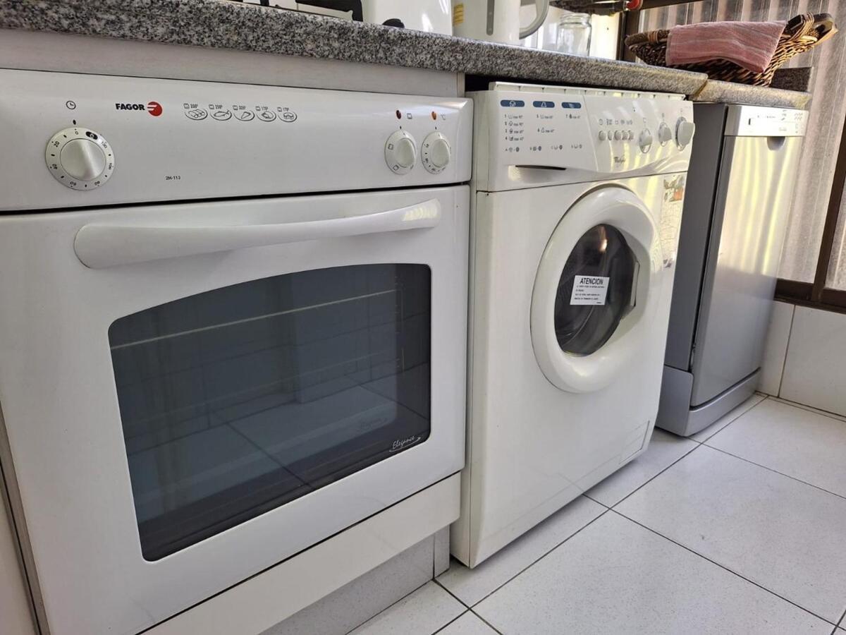 Amplio Depto En Barrio El Golf - Free Parking * Santiago