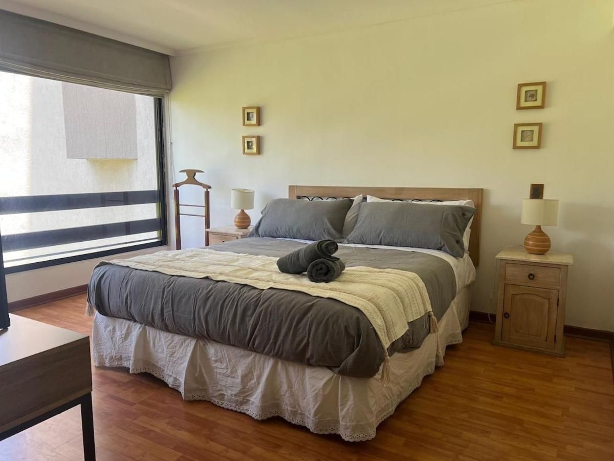 Amplio Depto En Barrio El Golf - Free Parking Apartamento Santiago de Chile